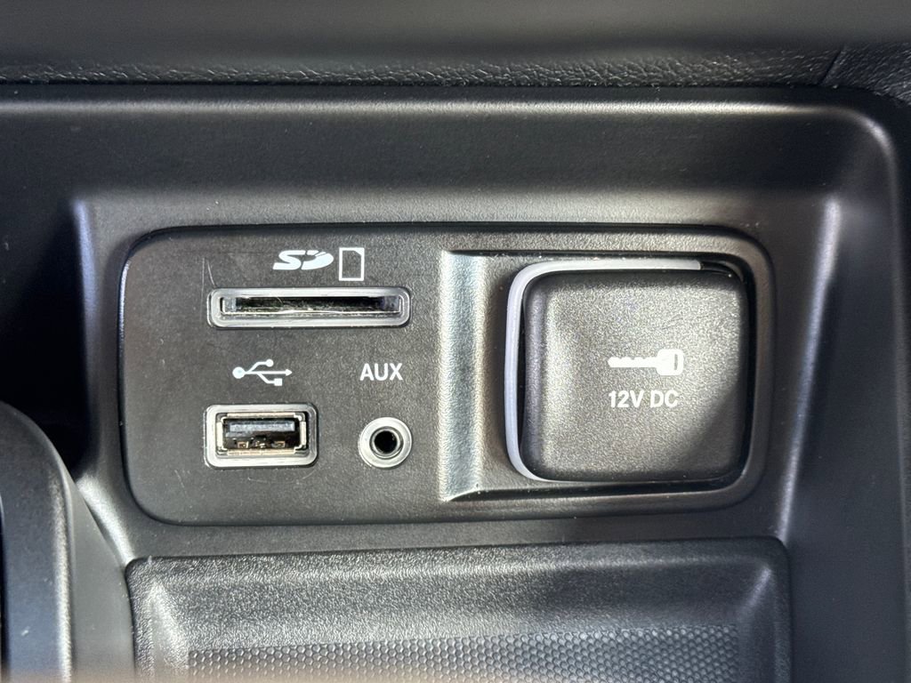 Used 2015 Jeep Cherokee Latitude AWD/4WD image 34