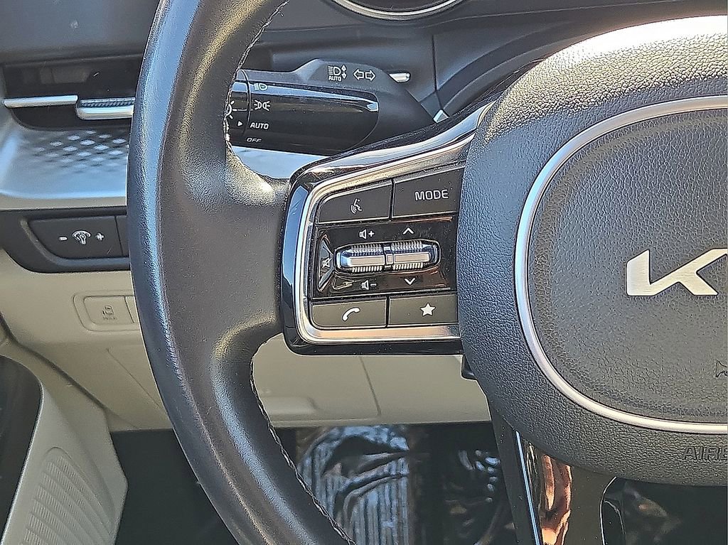 Used 2024 Kia Carnival LX image 19
