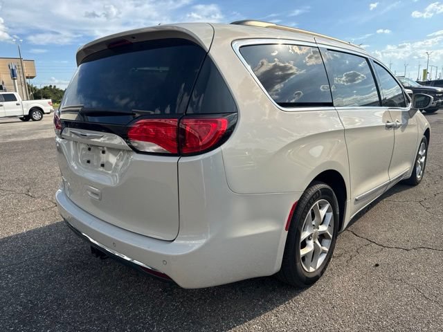 Used 2017 Chrysler Pacifica Touring-L FWD image 5