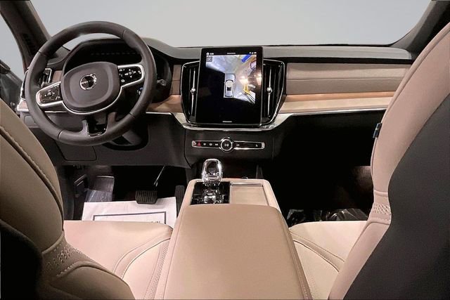 New 2026 Volvo XC90 T8 Plus w/ Protection Package Premier image 8