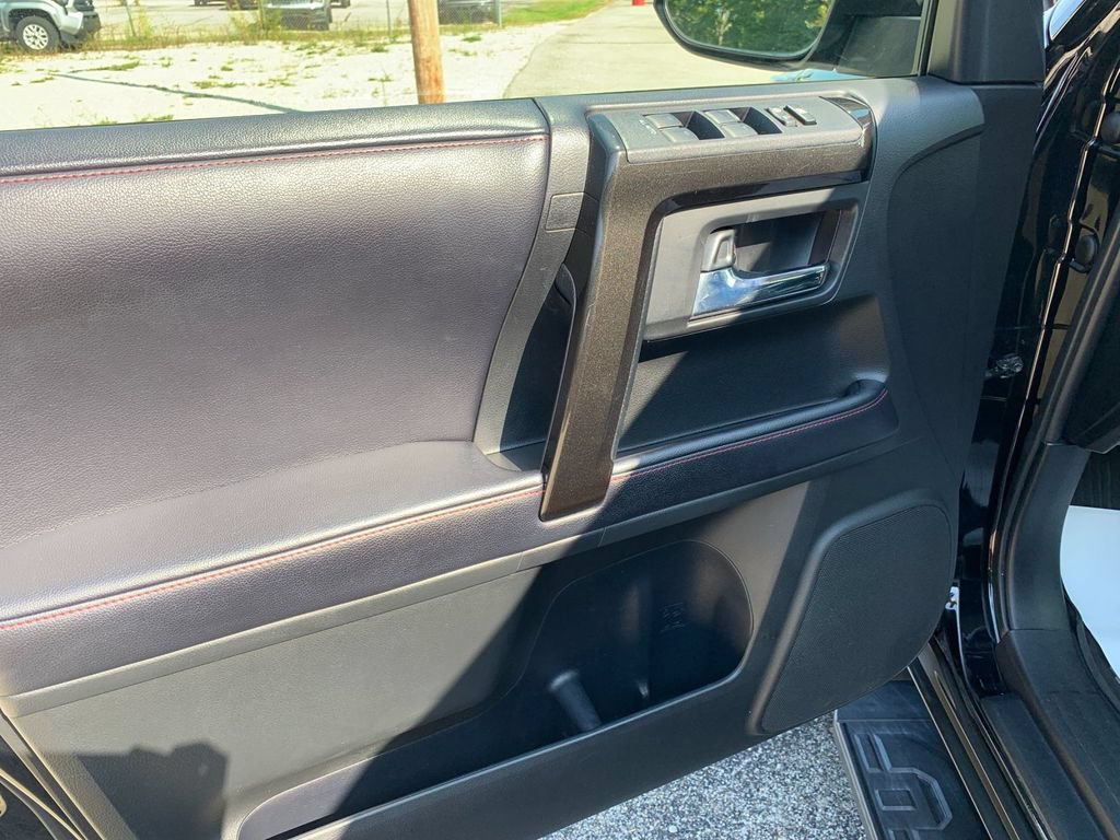 Used 2018 Toyota 4Runner TRD Off-Road AWD/4WD image 12