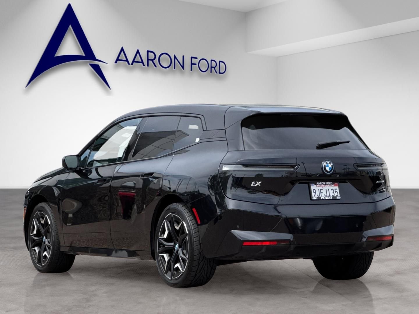 Used 2024 BMW iX xDrive50 w/ Premium Package image 4