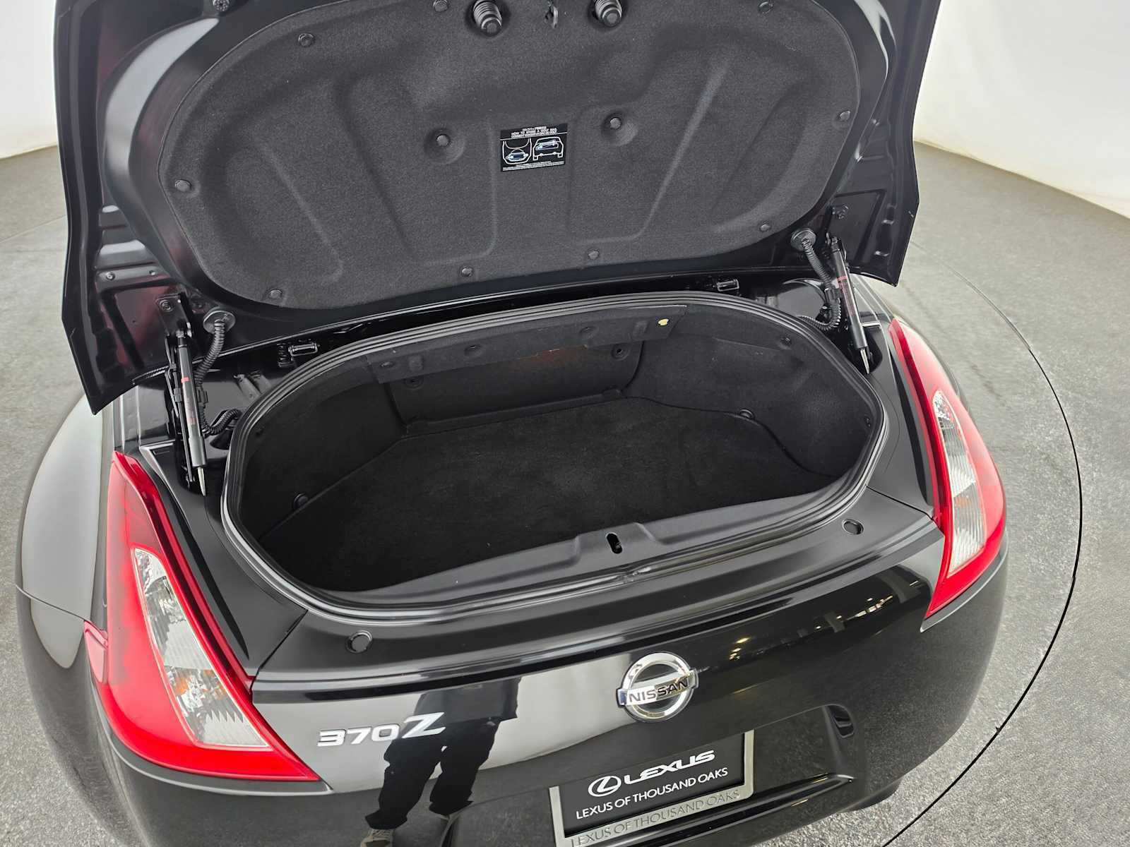 Used 2018 Nissan 370Z Touring RWD image 14