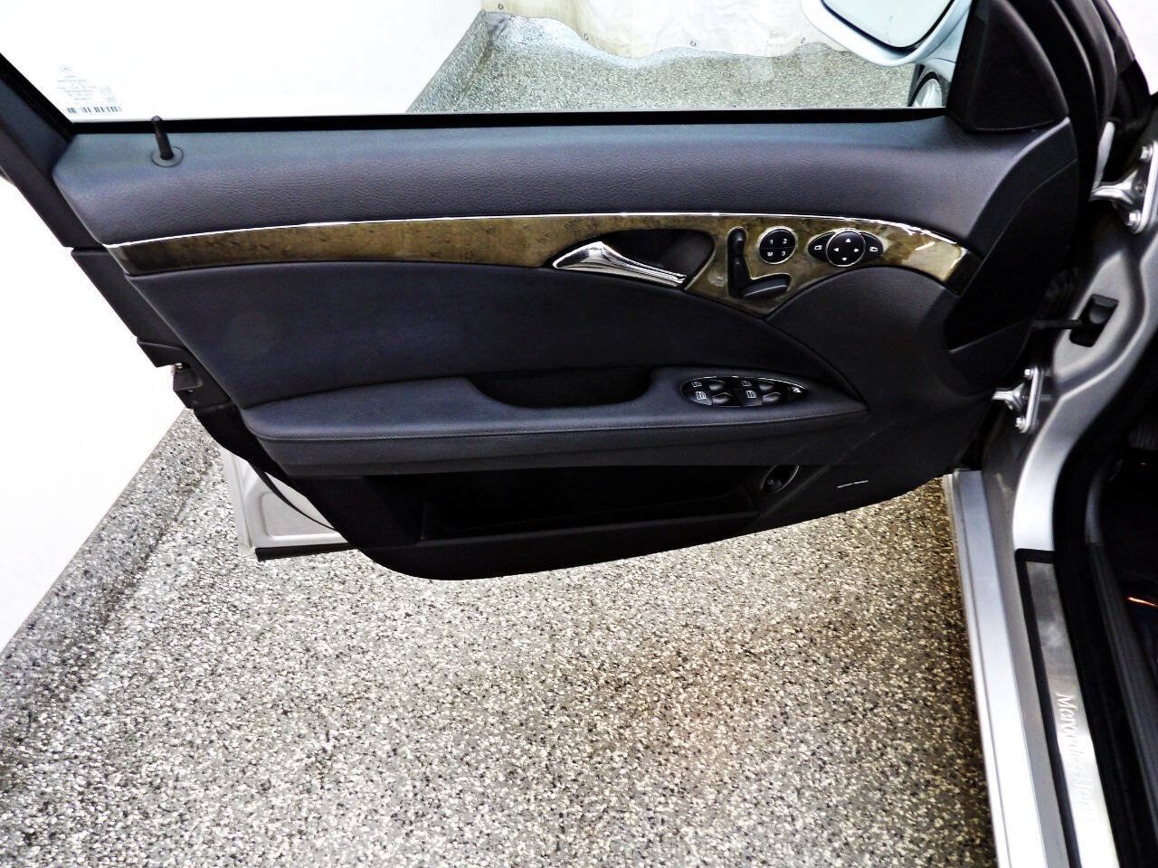 Used 2007 Mercedes-Benz E 350 4MATIC Sedan image 7