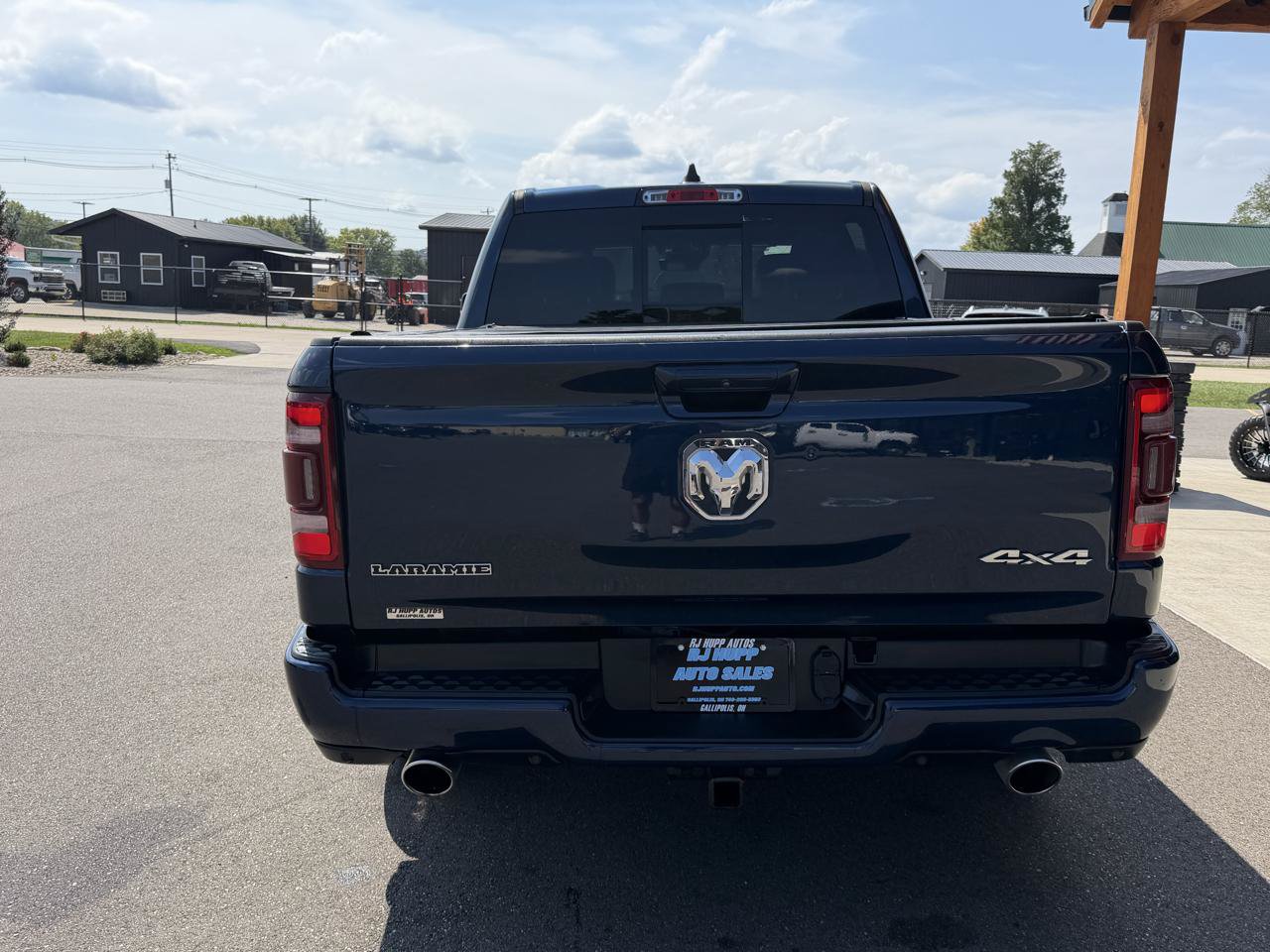 Used 2022 RAM 1500 Laramie w/ Sport Appearance Package AWD/4WD image 5
