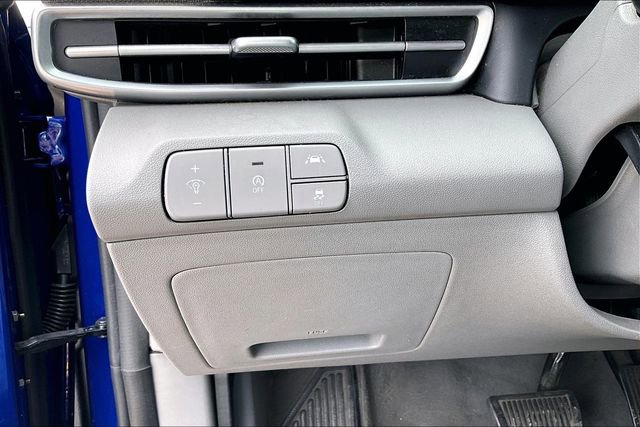 Used 2021 Hyundai Elantra SE FWD image 15