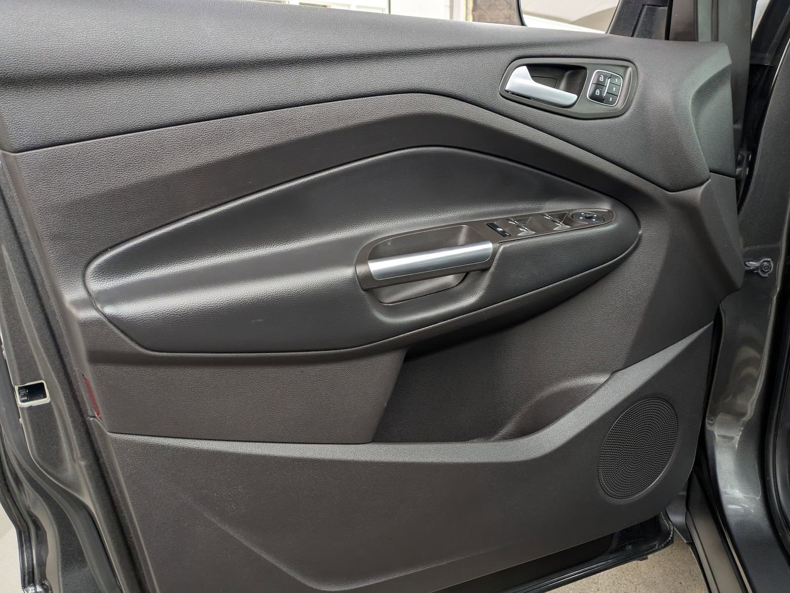 Used 2018 Ford Escape Titanium w/ Ford Safe & Smart Package image 16