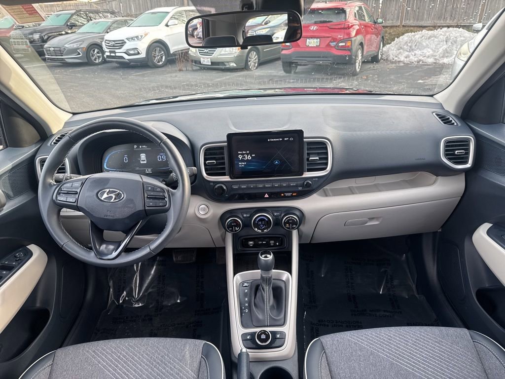 Used 2023 Hyundai Venue Limited w/ Cargo Package image 20