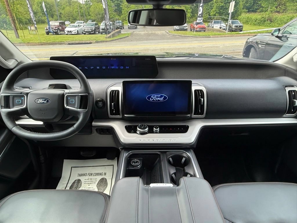 Used 2025 Ford Expedition Active AWD/4WD image 10