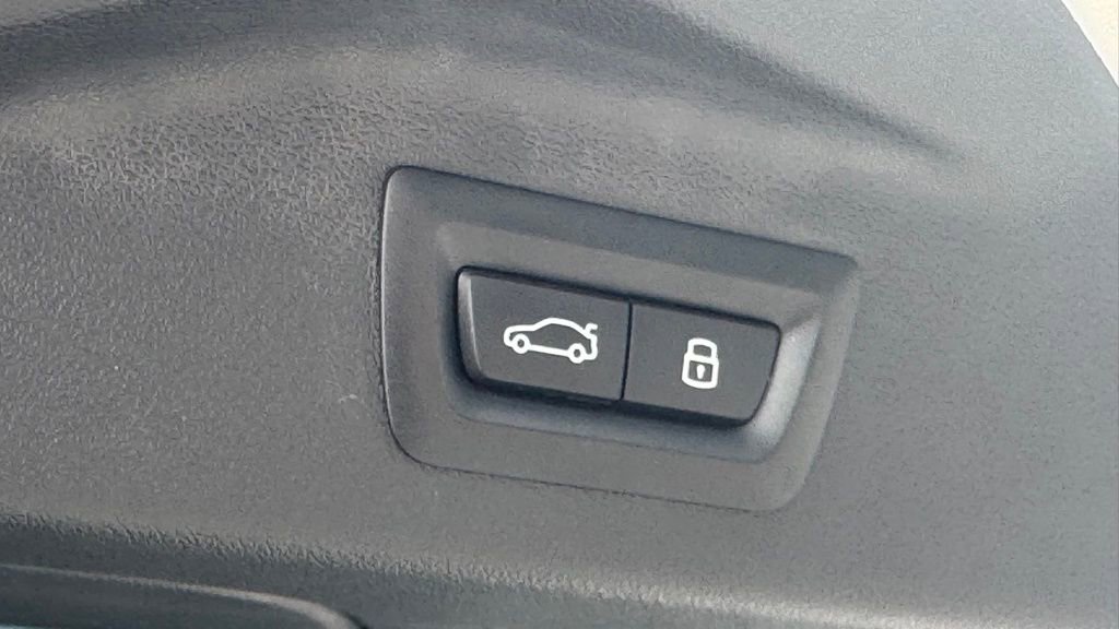 Used 2024 BMW X7 xDrive40i w/ M Sport Package image 12