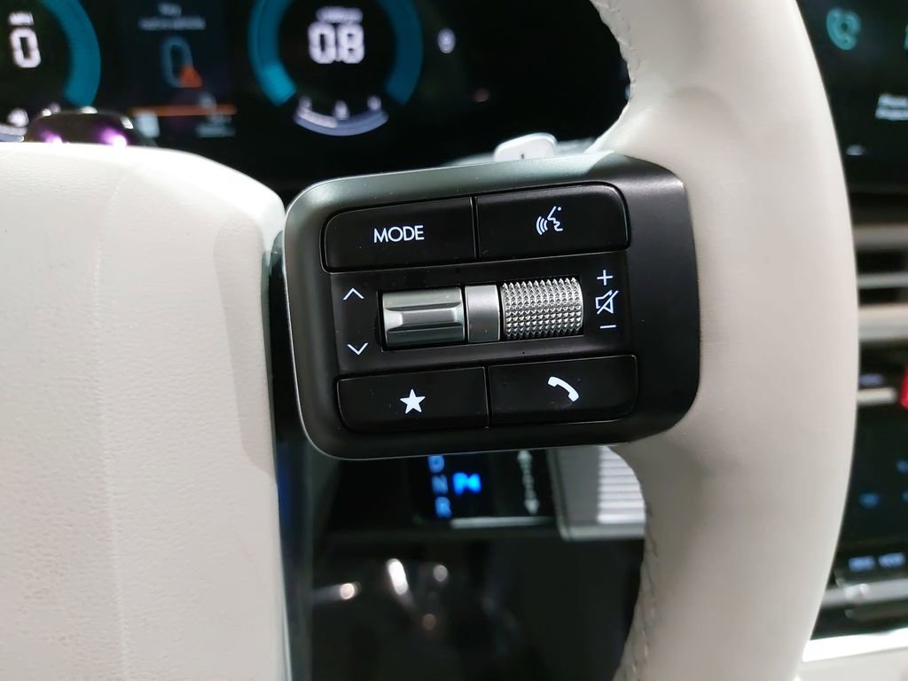 Certified 2025 Hyundai Santa Fe SEL image 19