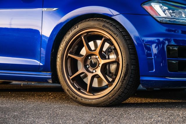 Used 2015 Volkswagen Golf R 4-Door AWD/4WD image 42