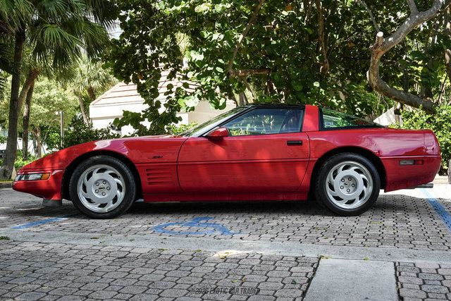 Used 1992 Chevrolet Corvette ZR-1 RWD image 2