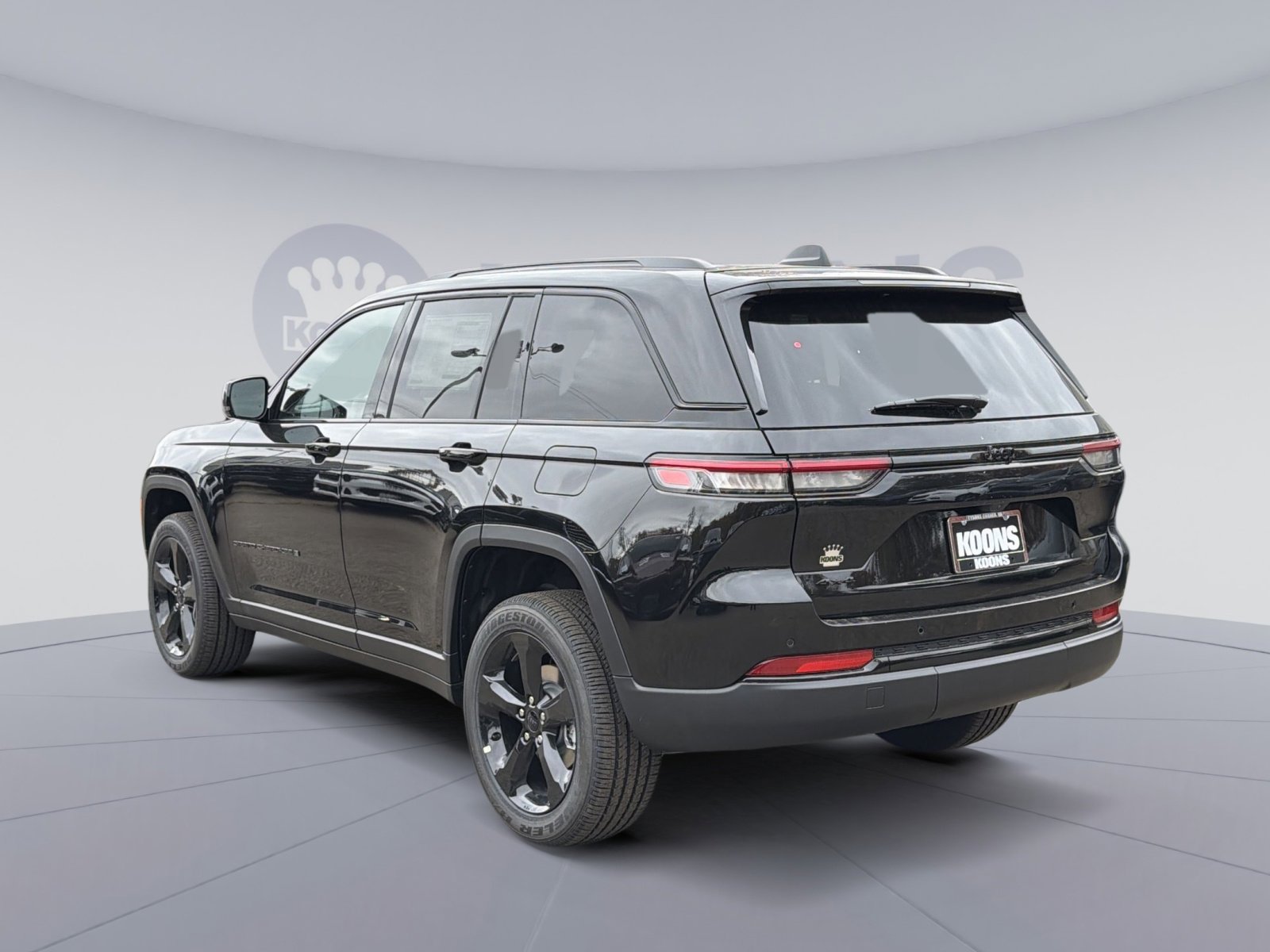 New 2025 Jeep Grand Cherokee Laredo image 4