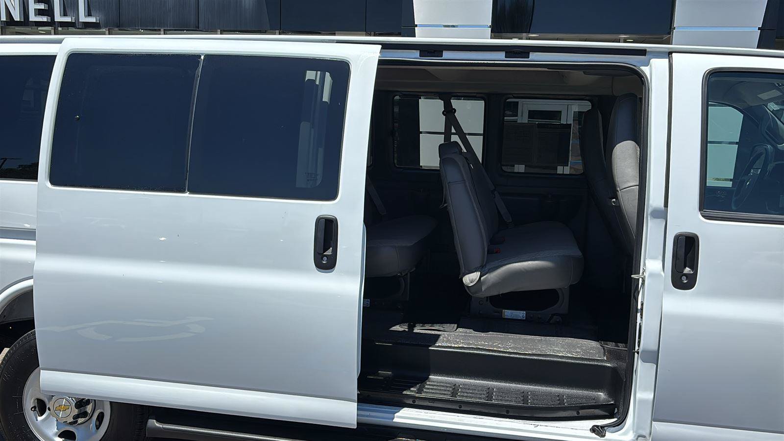 Certified 2025 Chevrolet Express 3500 LT w/ LT Preferred Equipment Group RWD image 16