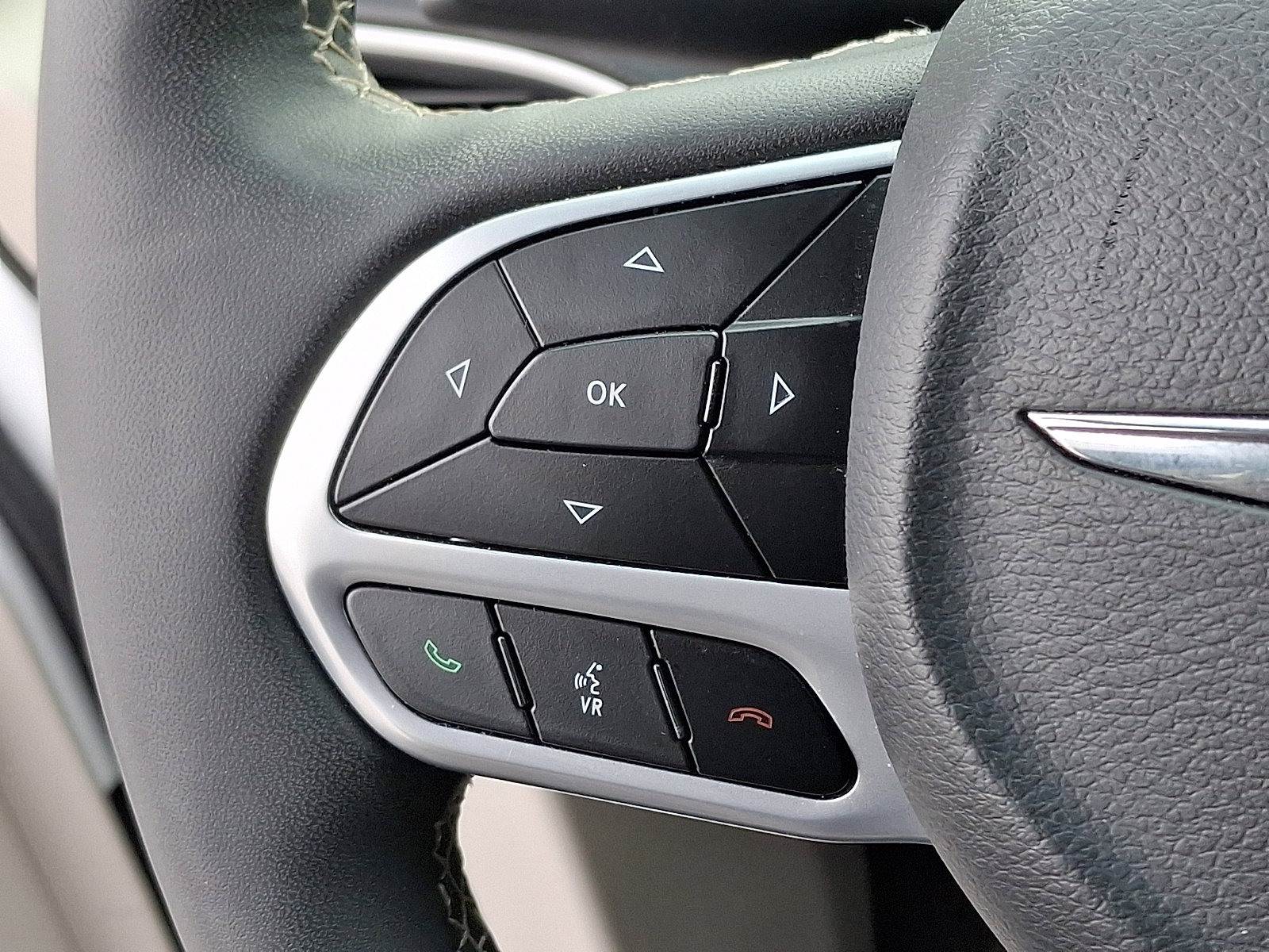 Used 2024 Chrysler Voyager LX image 21