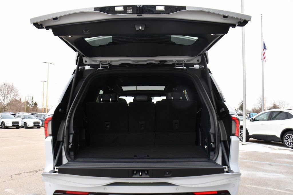 New 2026 Lincoln Navigator Reserve w/ Jet Appearance Package AWD/4WD image 21