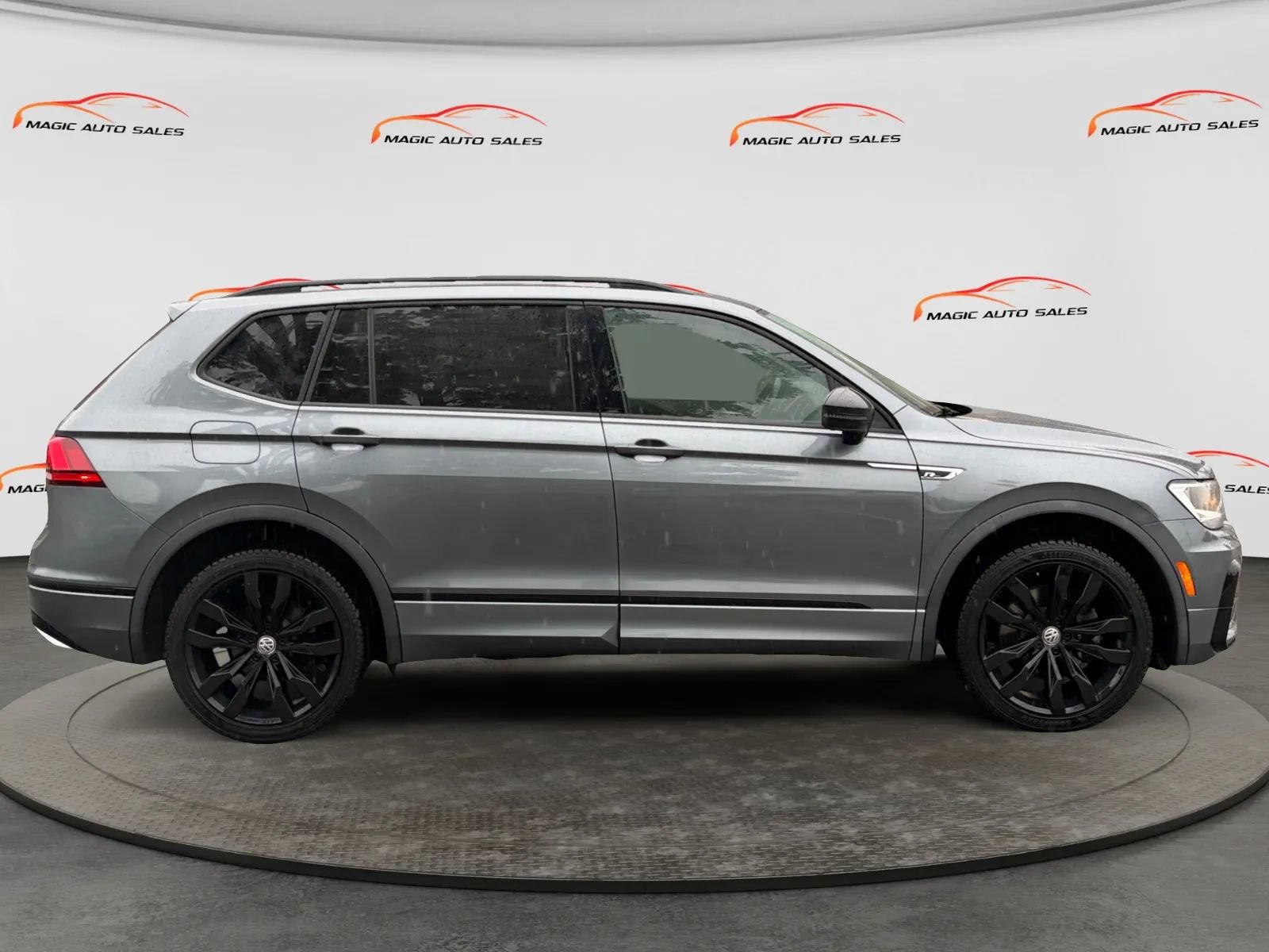 Used 2021 Volkswagen Tiguan SE R-Line AWD/4WD image 6