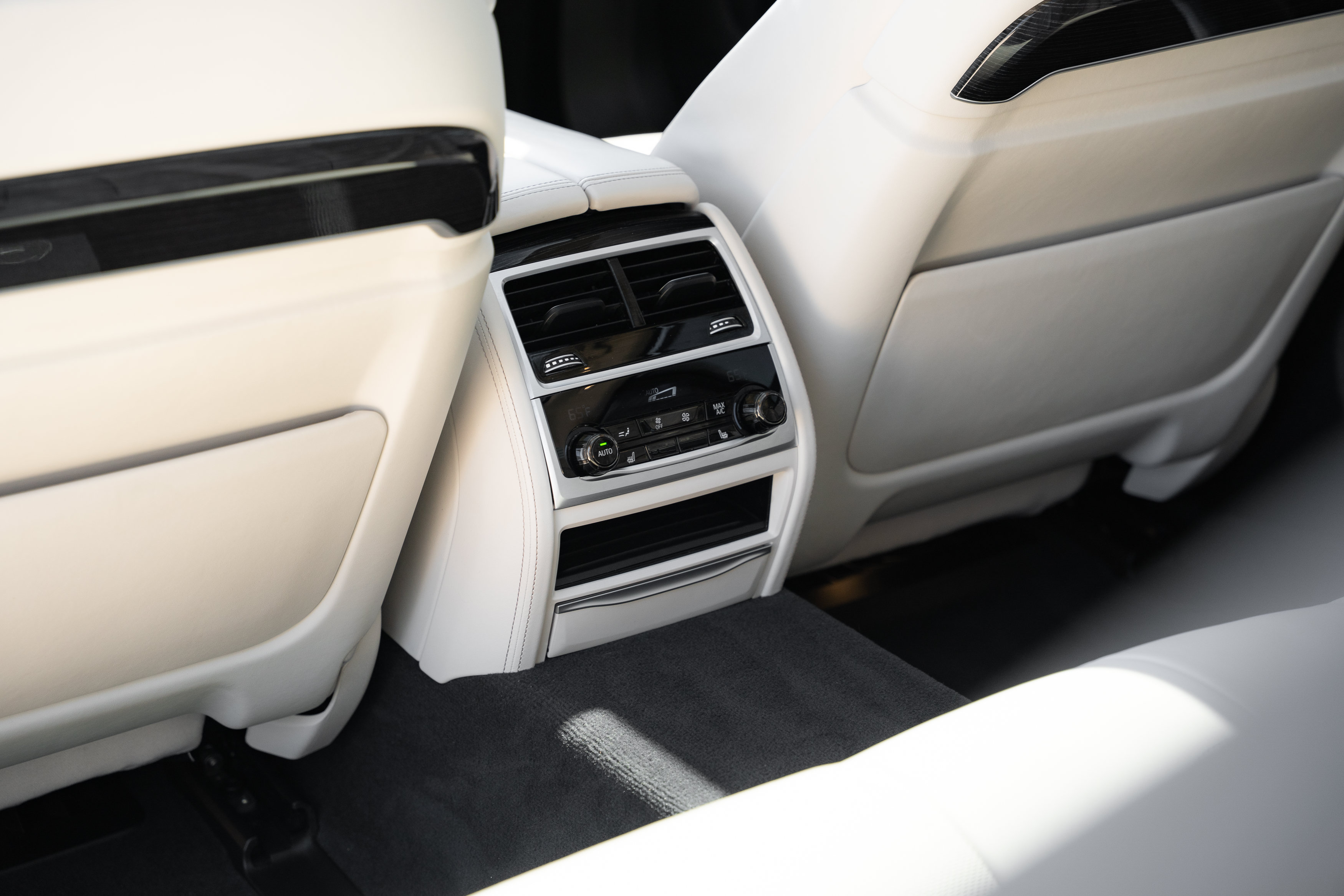 Used 2020 BMW 750i xDrive w/ Autobahn Package AWD/4WD image 26