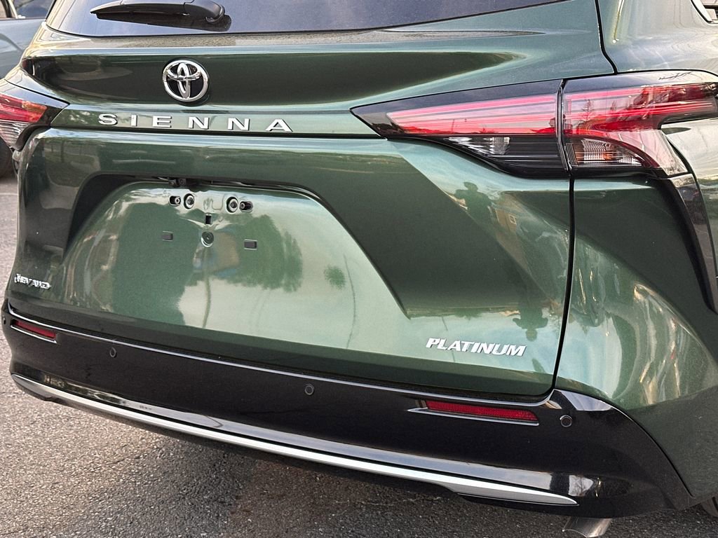 New 2026 Toyota Sienna Platinum image 5