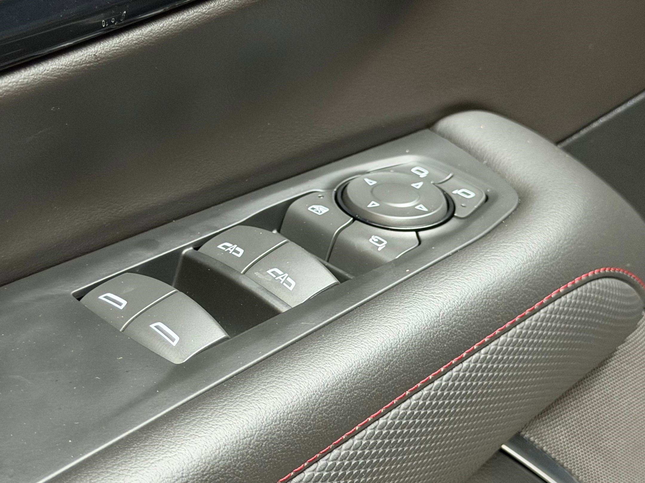 Used 2025 Chevrolet Suburban RST w/ Comfort Package image 25