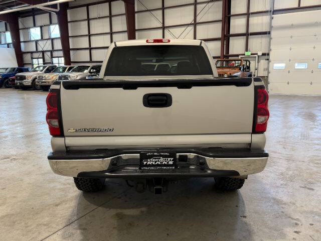 Used 2006 Chevrolet Silverado 1500 LT w/ Onstar Plus Package AWD/4WD image 9