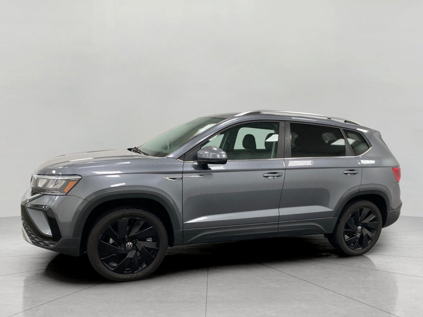 Used 2023 Volkswagen Taos SE w/ Panoramic Sunroof Package AWD/4WD image 8