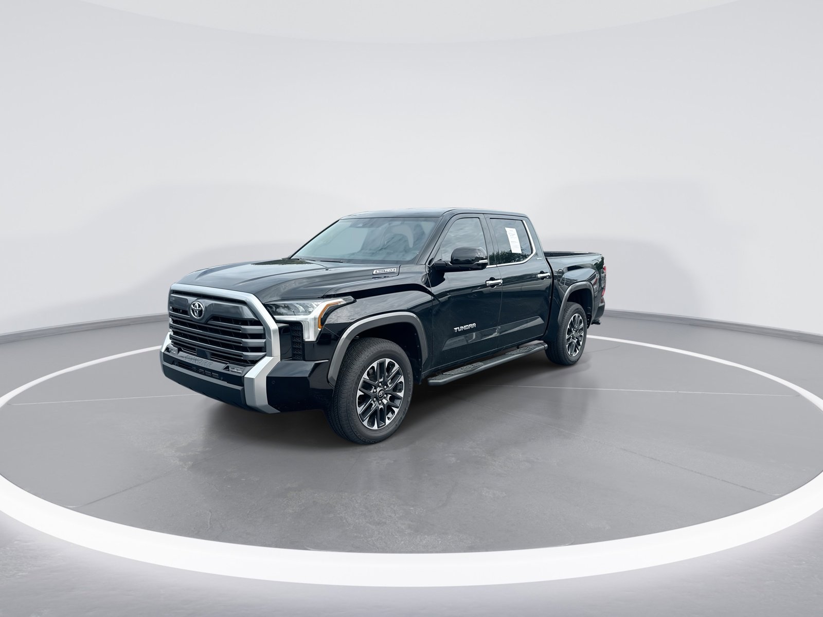 Used 2025 Toyota Tundra Limited AWD/4WD image 5
