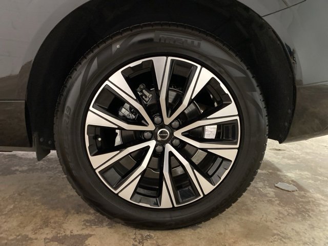 Used 2025 Volvo XC60 B5 Plus image 30