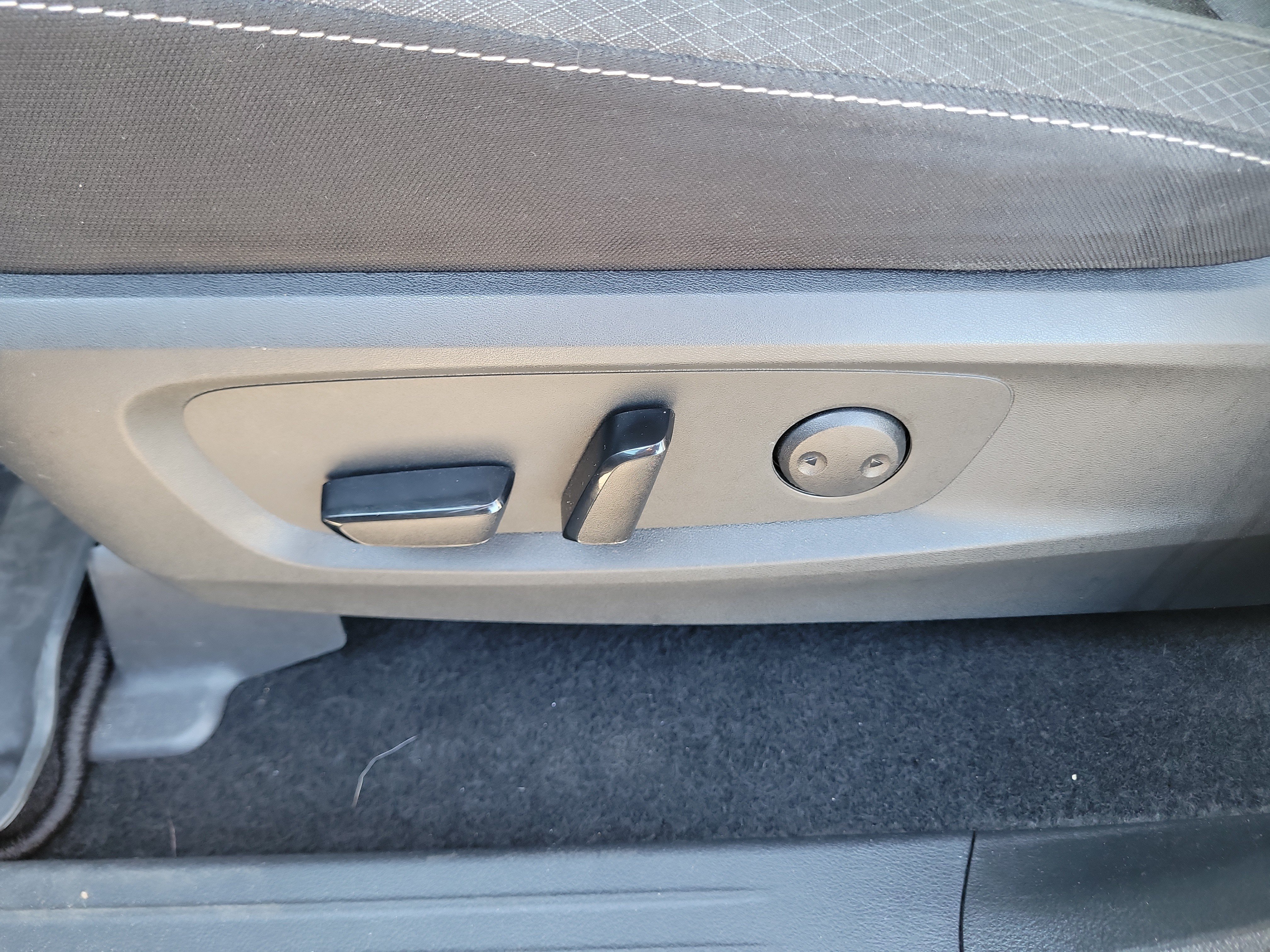 Used 2022 Nissan Pathfinder SV w/ SV Premium Package FWD image 25