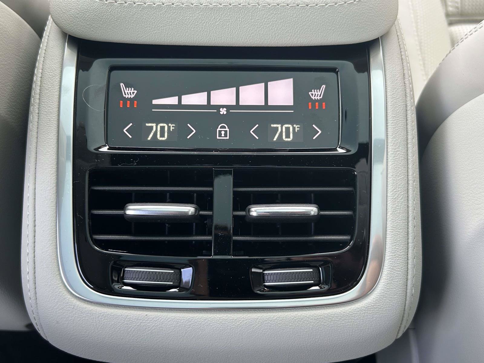 New 2026 Volvo XC90 B6 Ultra w/ Protection Package Premier AWD/4WD image 17