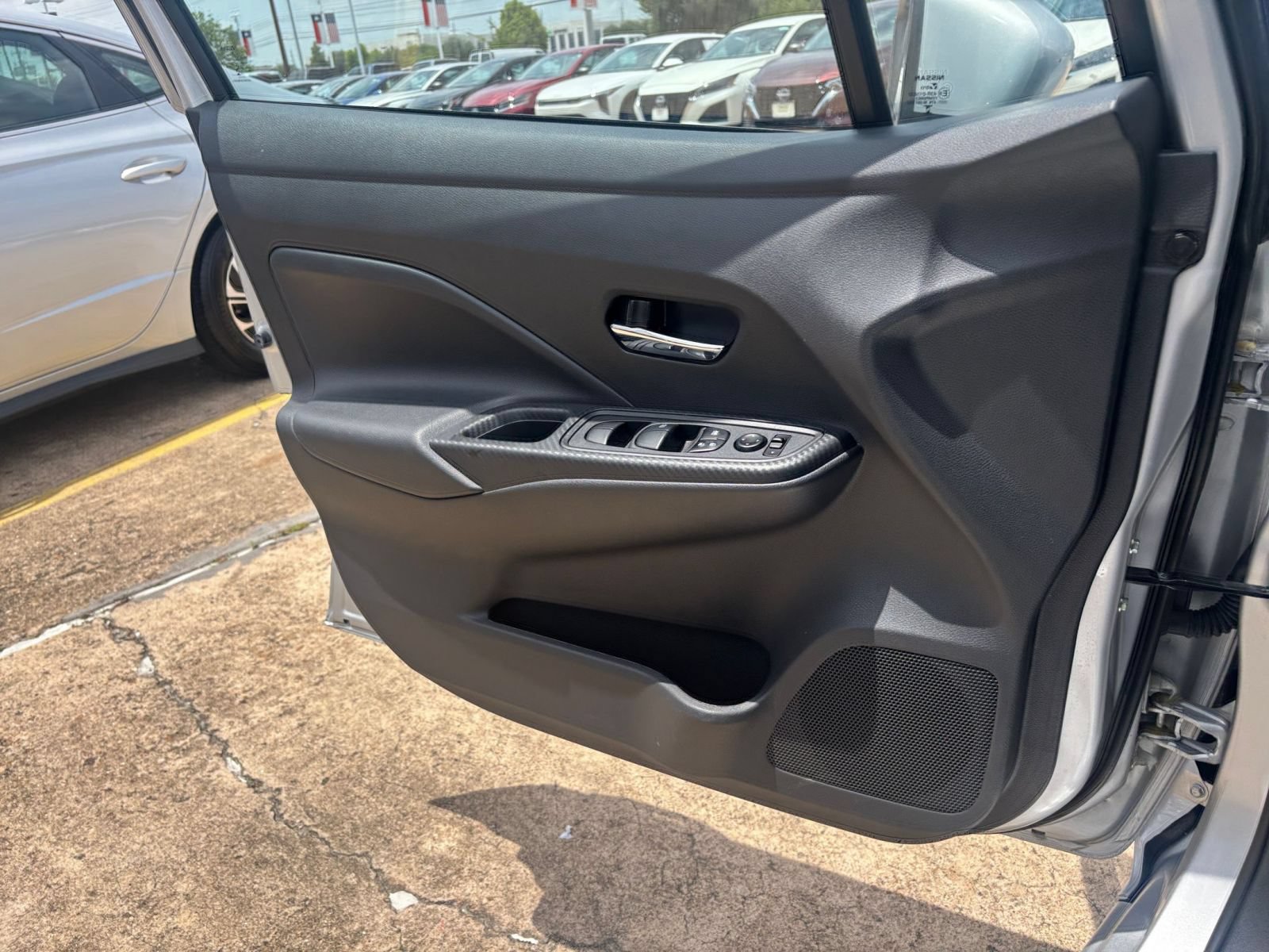 Used 2025 Nissan Versa SV FWD image 18