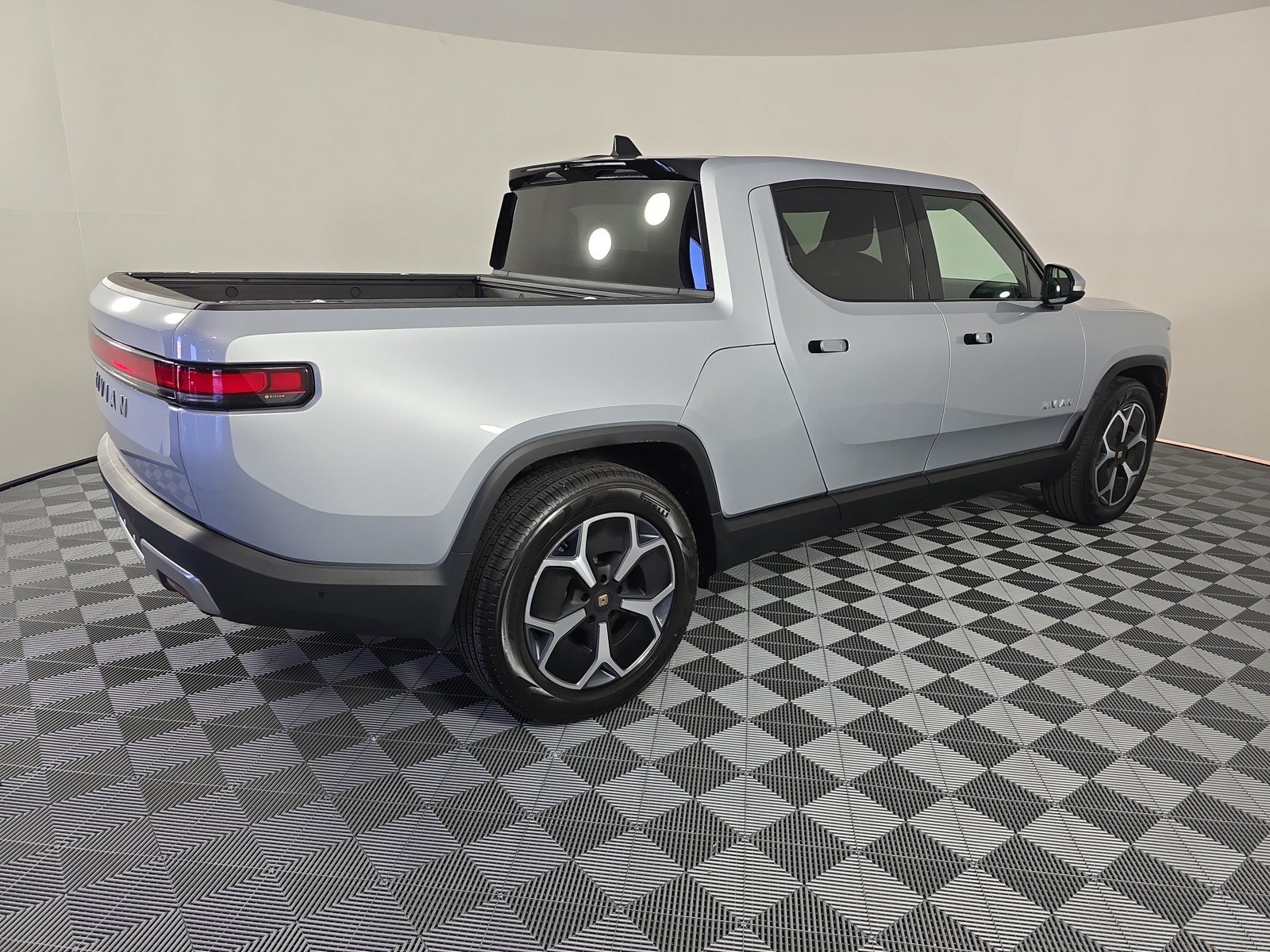 Used 2024 Rivian R1T Adventure AWD/4WD image 5