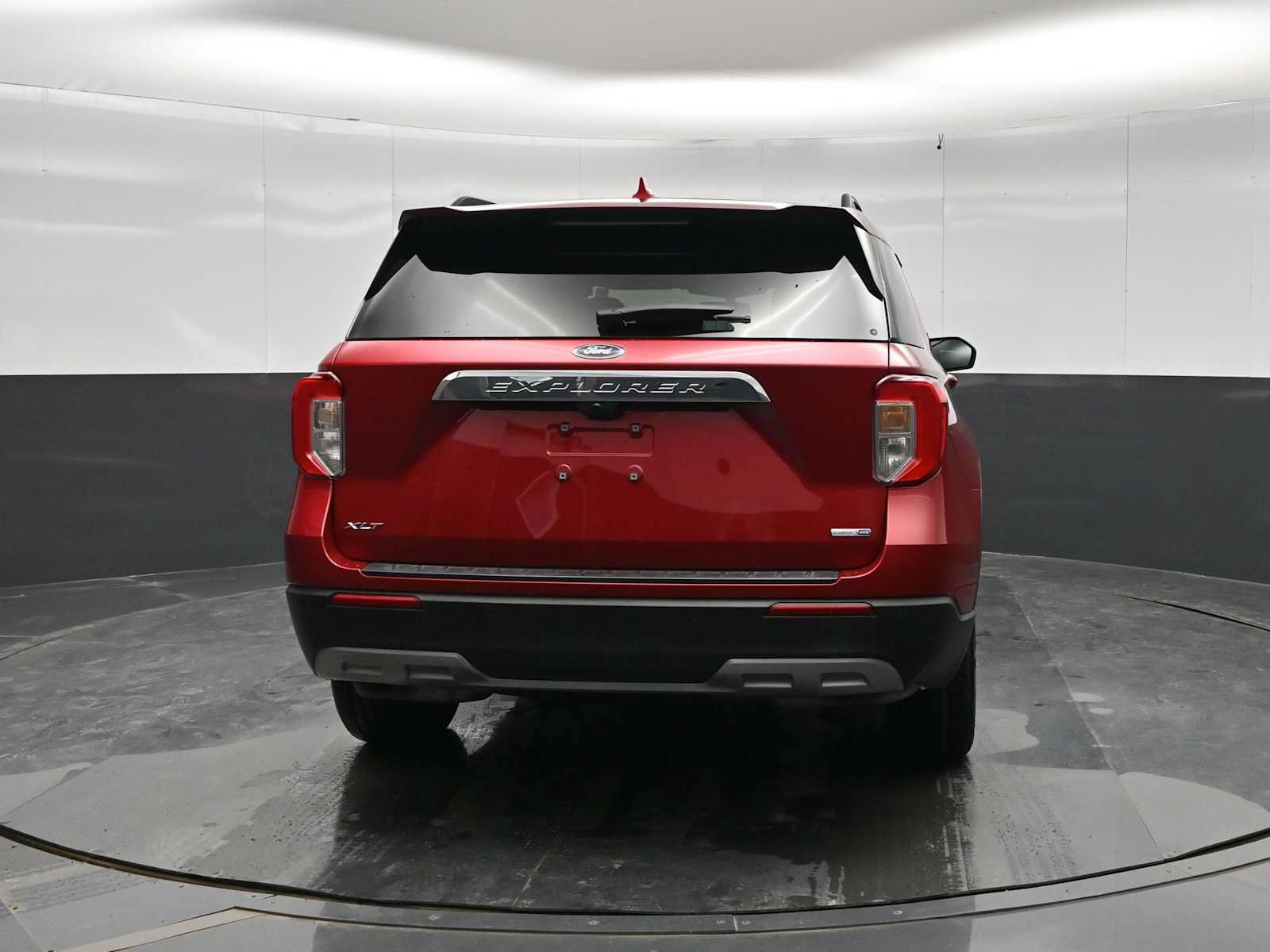 Used 2020 Ford Explorer XLT w/ Equipment Group 202A AWD/4WD image 6