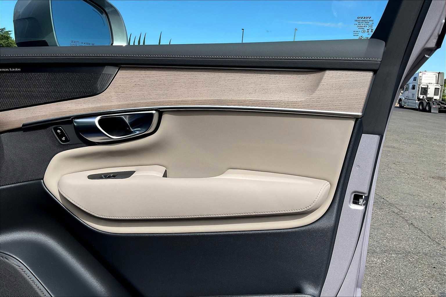 New 2026 Volvo XC90 T8 Plus image 31