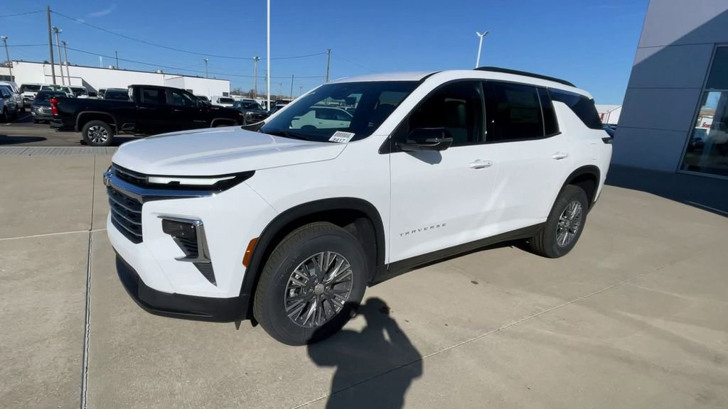 New 2026 Chevrolet Traverse LT w/ Driver Confidence Package AWD/4WD image 6