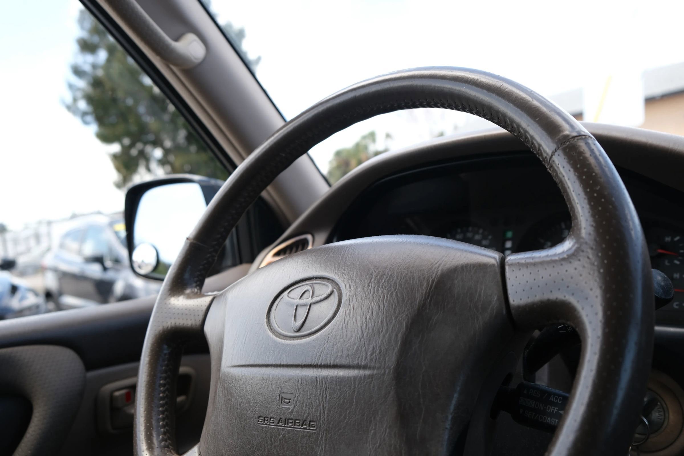 Used 2000 Toyota Land Cruiser AWD/4WD image 47