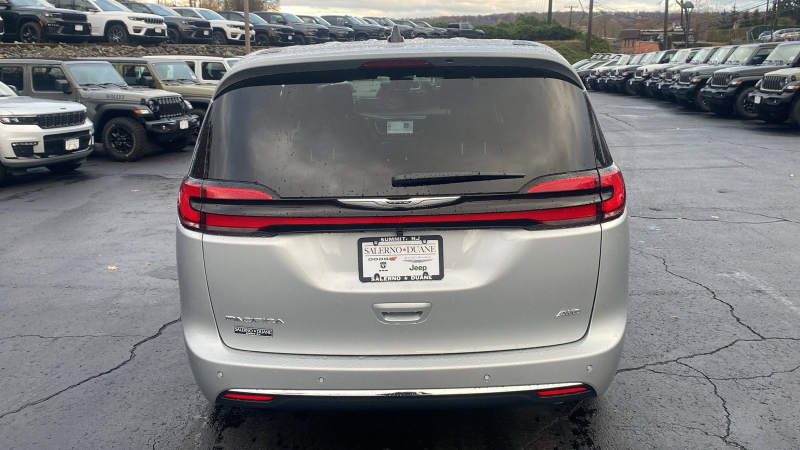 New 2026 Chrysler Pacifica Select AWD/4WD image 25