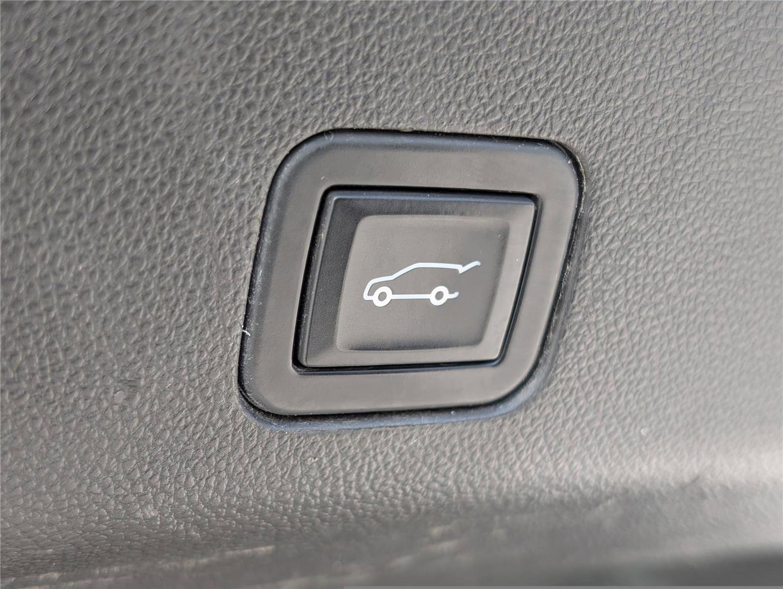 Used 2023 Chevrolet Suburban High Country w/ Advanced Technology Package image 16