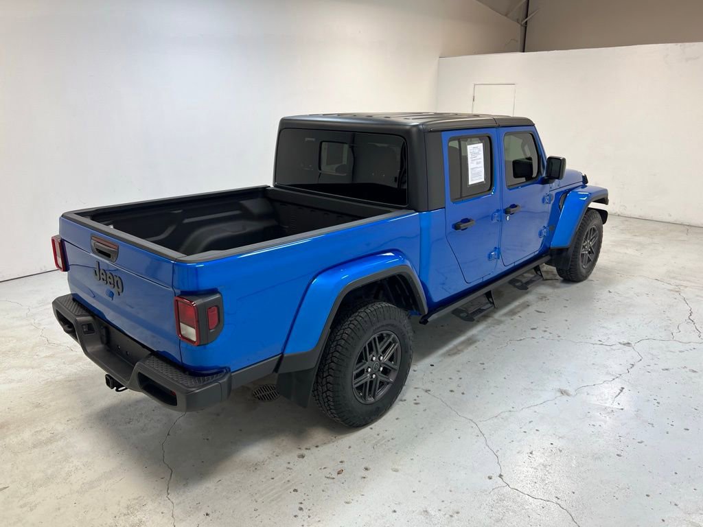 Used 2024 Jeep Gladiator Sport image 2