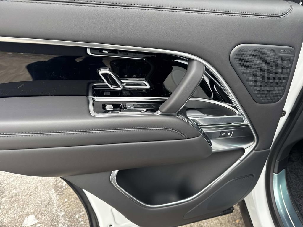 New 2026 Land Rover Range Rover SE image 12