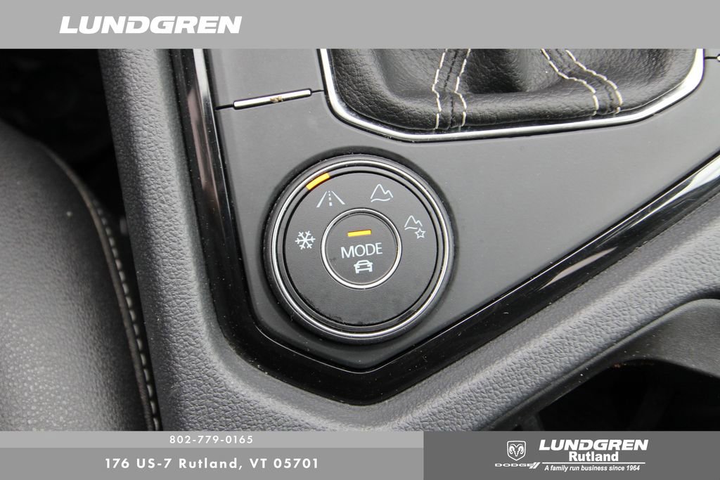 Used 2024 Volkswagen Taos SE image 28