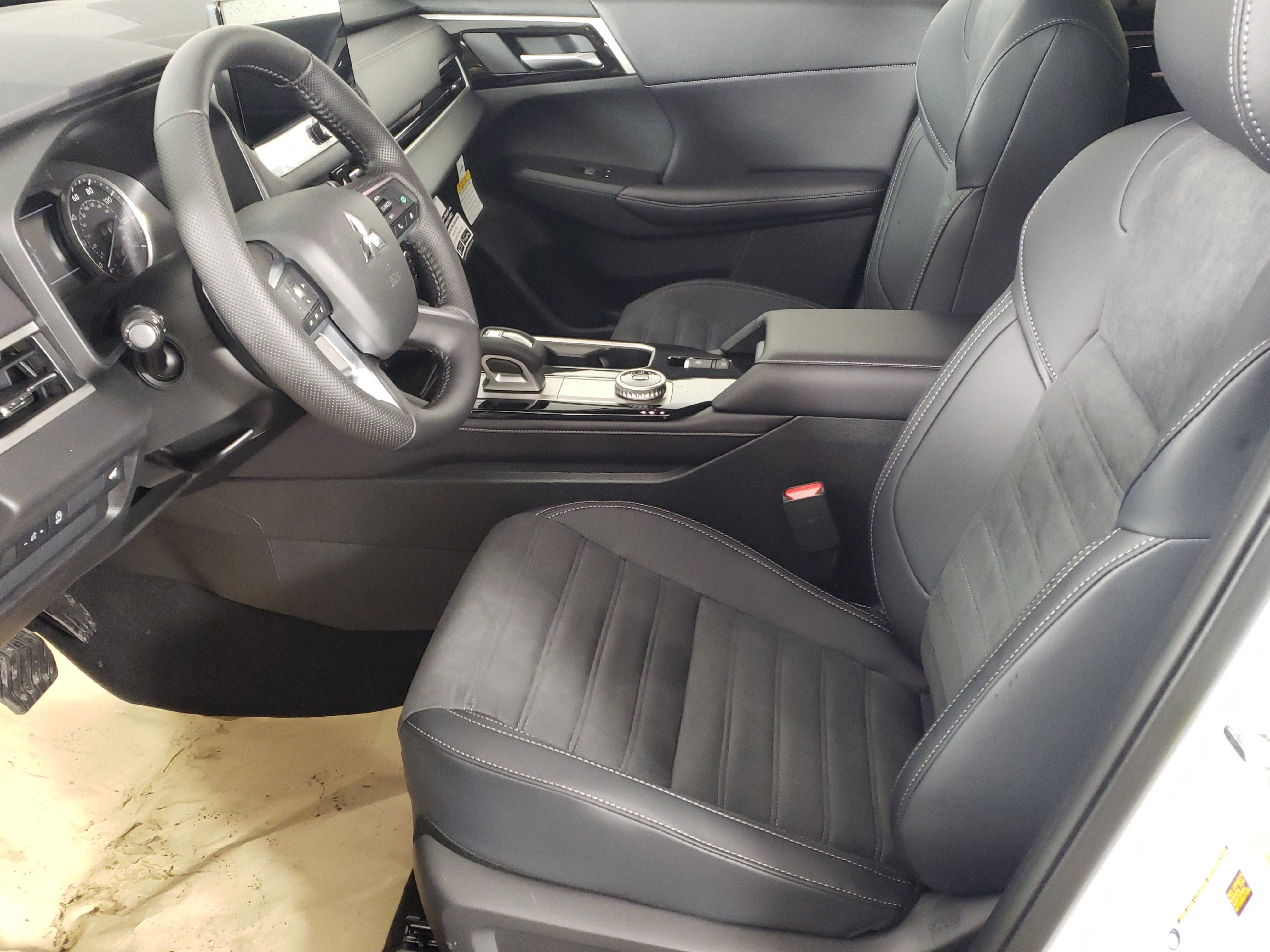 New 2026 Mitsubishi Outlander AWD image 10