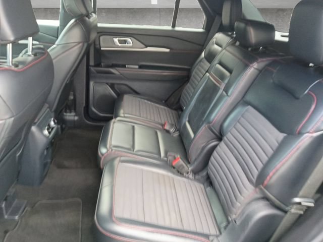 Used 2025 Ford Explorer ST-Line w/ ST-Line Street Pack AWD/4WD image 22