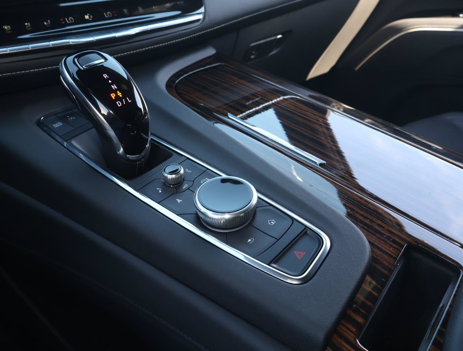 Certified 2024 Cadillac Escalade Luxury RWD image 29