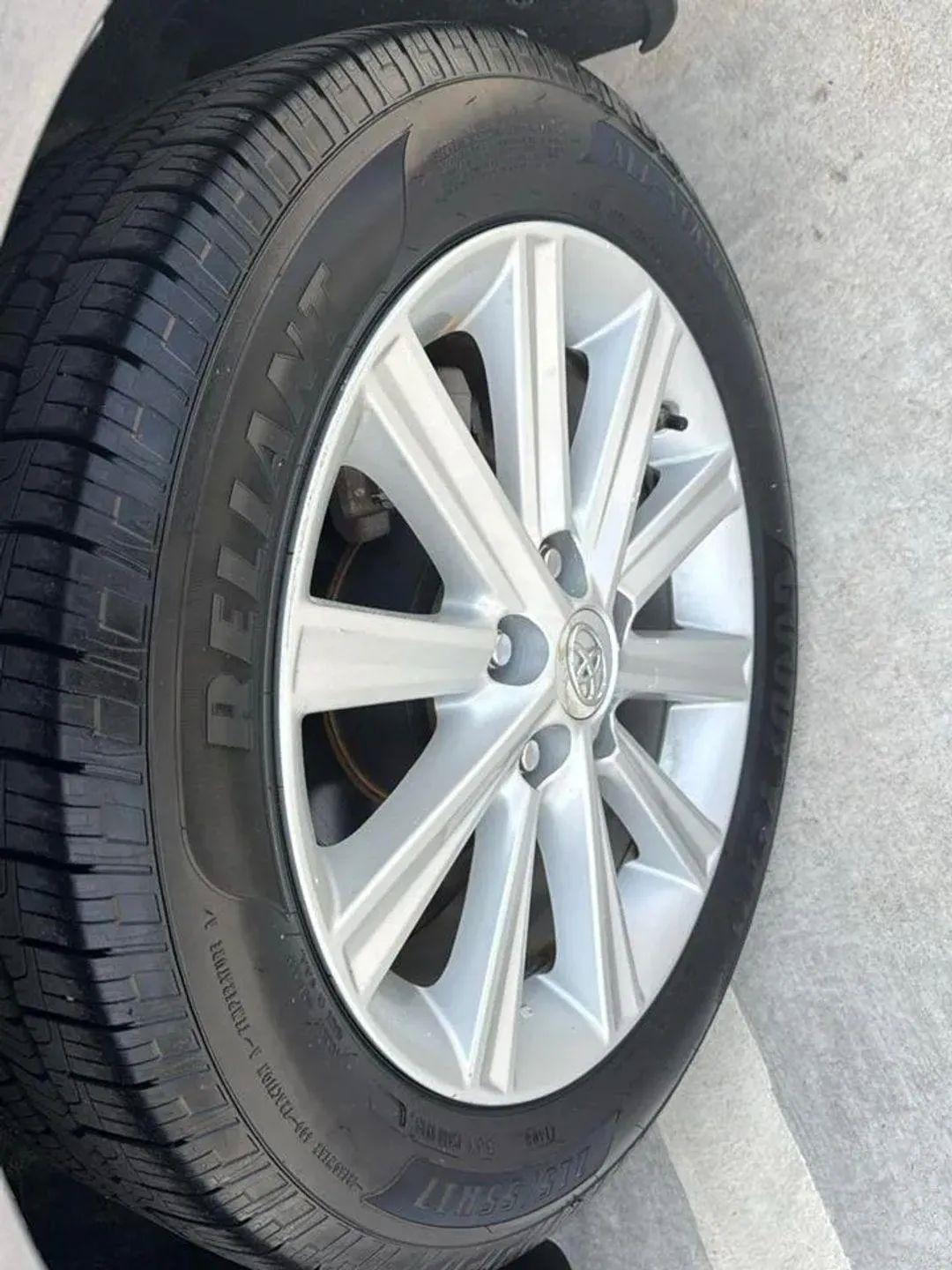 Used 2012 Toyota Camry XLE FWD image 17