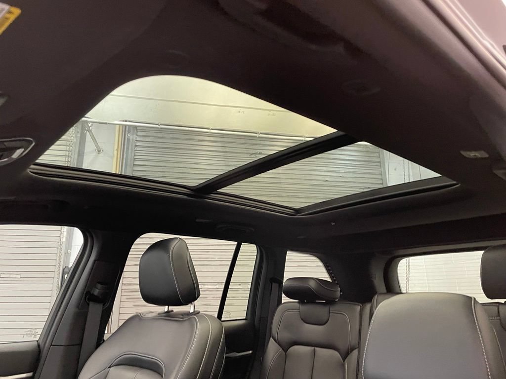 New 2025 Jeep Grand Cherokee Limited w/ MOPAR Finishing Package AWD/4WD image 15