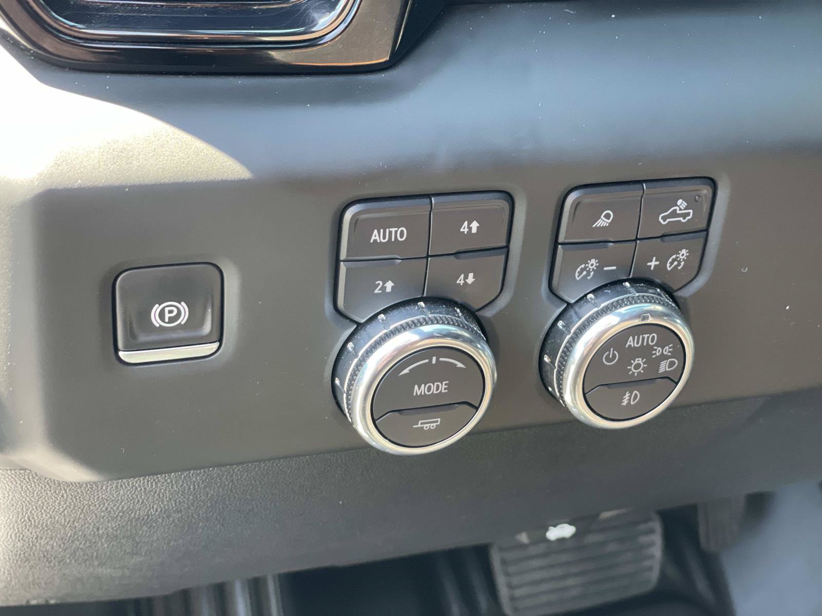 Used 2025 GMC Sierra 1500 AT4 w/ AT4 Premium Package AWD/4WD image 21
