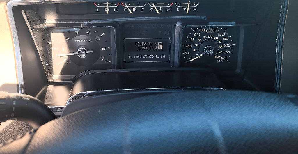 Used 2014 Lincoln Navigator L 2WD image 19