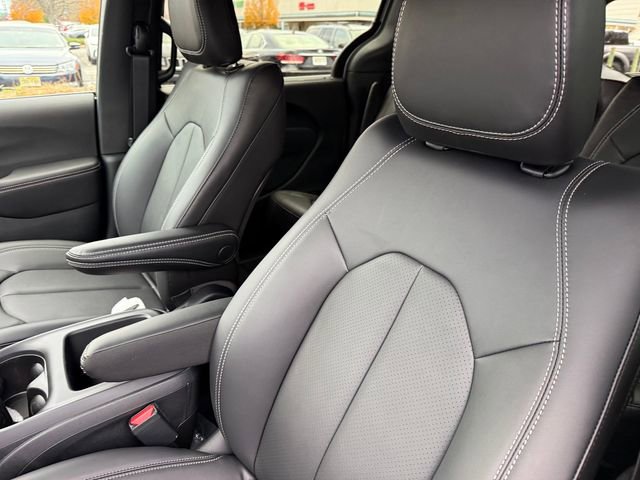 New 2026 Chrysler Pacifica Select image 27